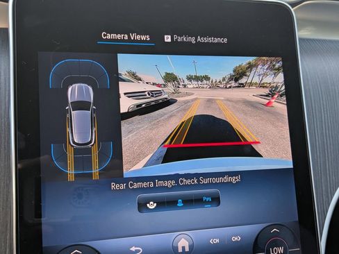 Used 2025 Mercedes-Benz GLC 350e 4MATIC image 9