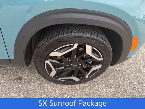 Certified 2024 Kia Seltos SX w/ SX Sunroof Package AWD/4WD image 23