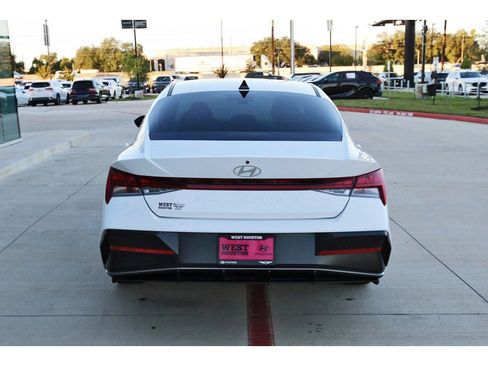 Certified 2025 Hyundai Elantra SEL image 8