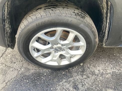 Used 2018 Jeep Renegade Latitude image 31