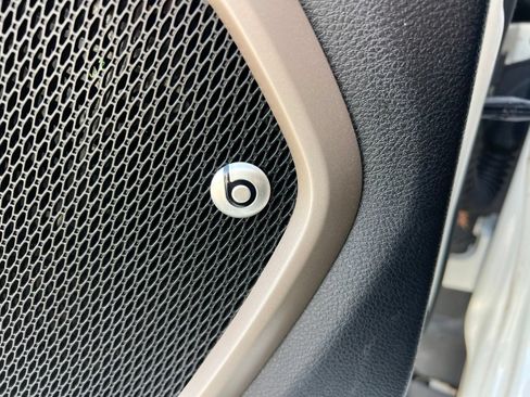 Used 2016 Jeep Renegade 75th Anniversary FWD image 23