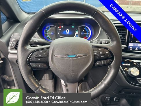 Used 2021 Chrysler Pacifica Touring-L w/ Uconnect Theater Family Group image 2