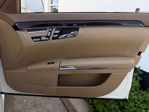 Used 2013 Mercedes-Benz S 550 image 23