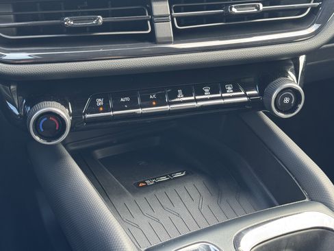 Used 2025 Chevrolet Equinox EV RS image 26