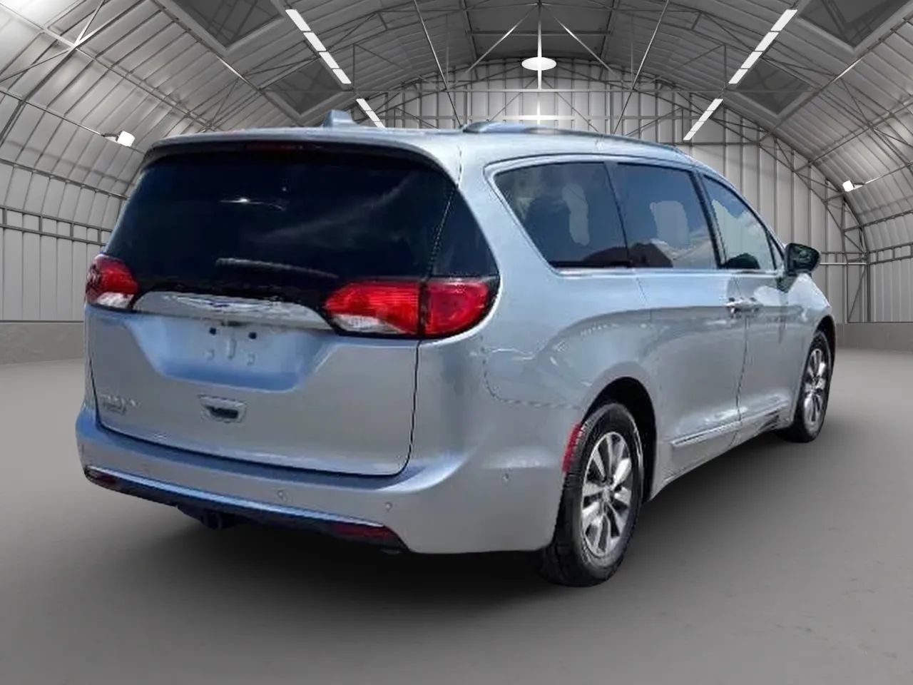 Used 2019 Chrysler Pacifica Touring-L Plus FWD image 3