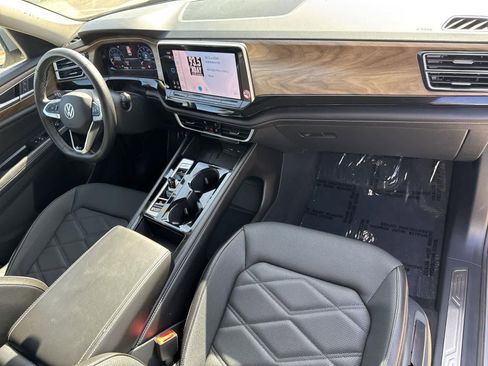 Used 2025 Volkswagen Atlas SE image 41