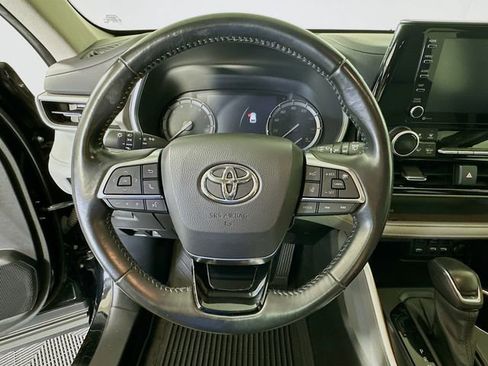 Used 2021 Toyota Highlander XLE FWD image 14