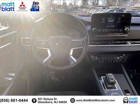 Used 2023 Mitsubishi Outlander SE image 6