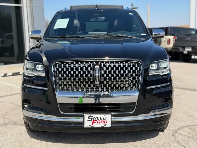 Used 2023 Lincoln Navigator L Black Label AWD/4WD image 2