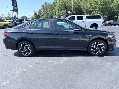 Used 2024 Volkswagen Jetta SEL FWD image 4