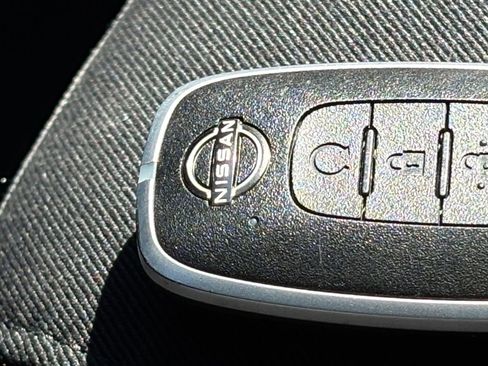 Used 2025 Nissan Pathfinder SV image 27