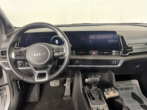 Used 2023 Kia Sportage X-Pro image 3