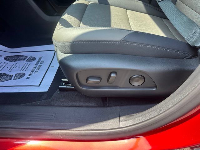 New 2027 Chevrolet Equinox LT w/ Convenience Package II FWD image 17