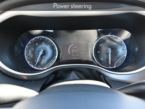 Used 2024 Chrysler Pacifica Touring-L image 12