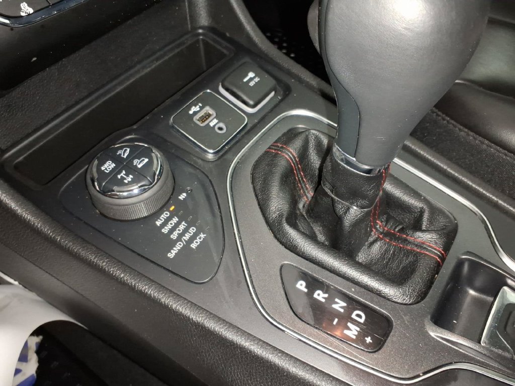 Used 2019 Jeep Cherokee Trailhawk w/ Cold Weather Group AWD/4WD image 24