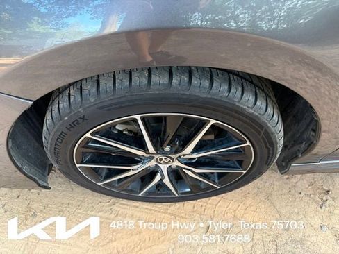 Used 2021 Toyota Camry SE FWD image 4