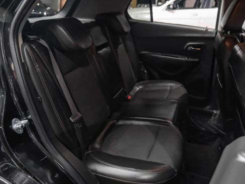 Used 2022 Chevrolet Trax LT w/ LT Convenience Package AWD/4WD image 28