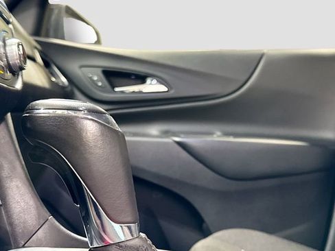Used 2019 Chevrolet Equinox LT image 18