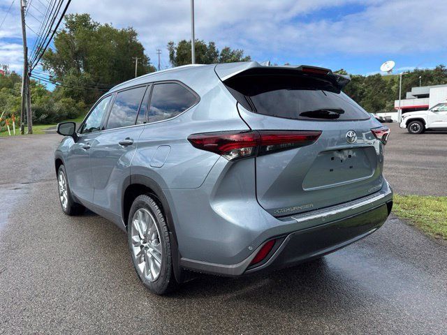 Used 2024 Toyota Highlander Limited AWD/4WD image 4