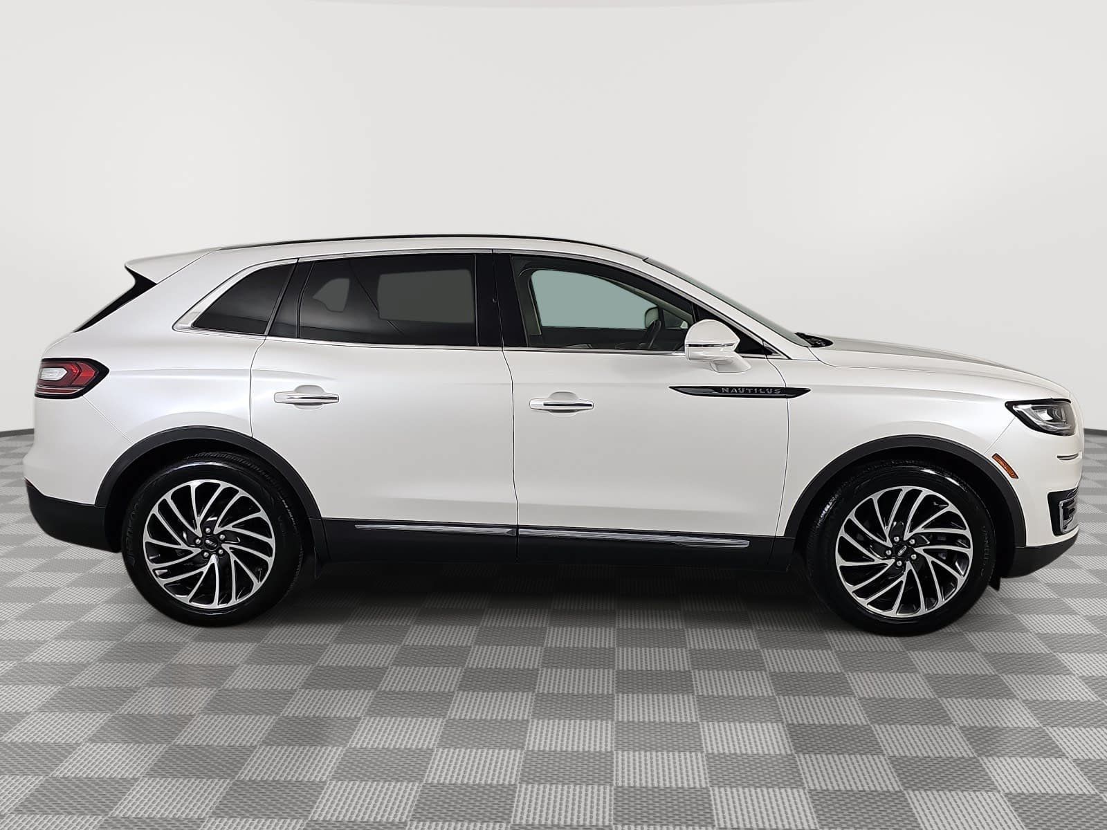 Used 2019 Lincoln Nautilus Reserve FWD image 9