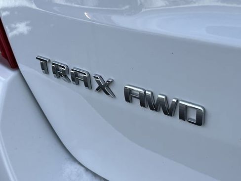 Used 2022 Chevrolet Trax LT w/ LT Convenience Package image 8