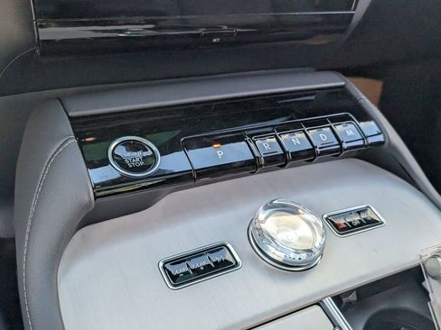 New 2026 Lincoln Navigator L Reserve AWD/4WD image 18