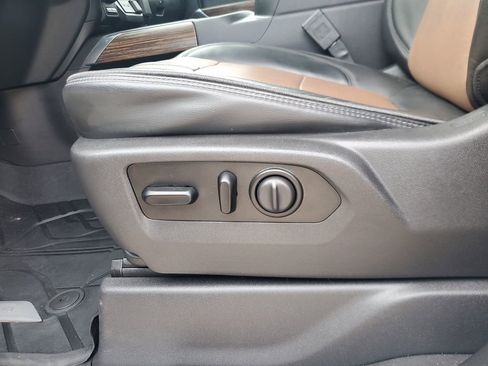 Used 2020 Chevrolet Silverado 1500 High Country w/ Technology Package image 15