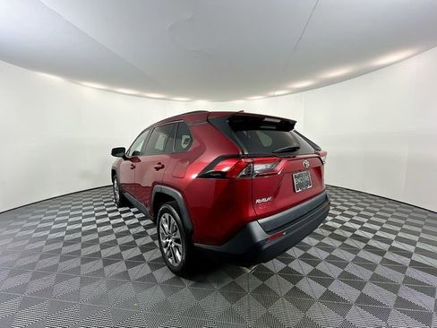 Used 2022 Toyota RAV4 XLE Premium image 6