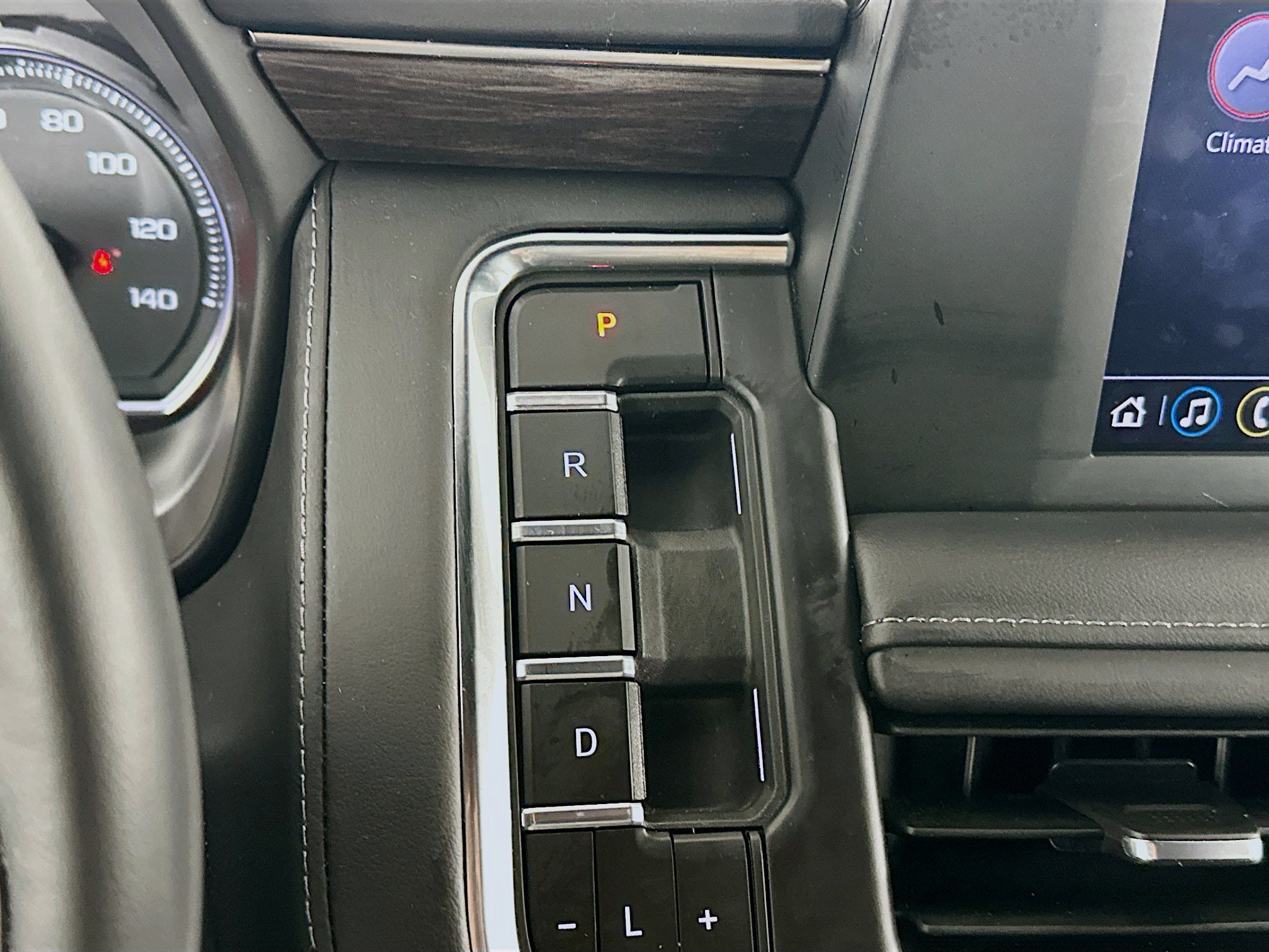 Used 2024 Chevrolet Tahoe LS AWD/4WD image 23