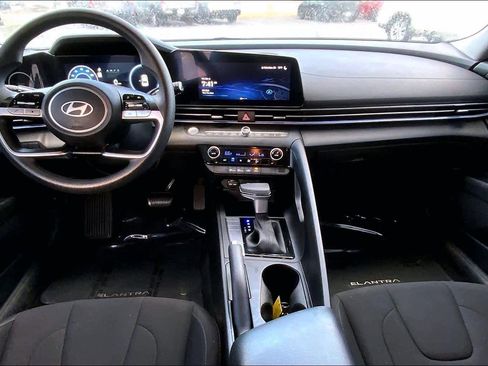 Used 2024 Hyundai Elantra SEL image 15
