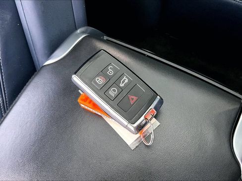 Used 2020 Land Rover Range Rover Sport HST image 11