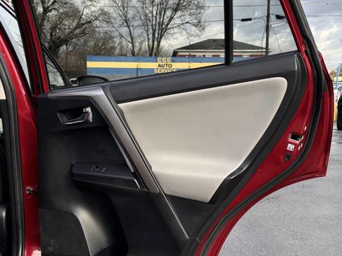 Used 2018 Toyota RAV4 XLE image 18