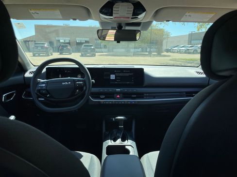 Used 2025 Kia K4 LXS image 36