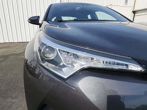 Used 2019 Toyota C-HR LE FWD image 12