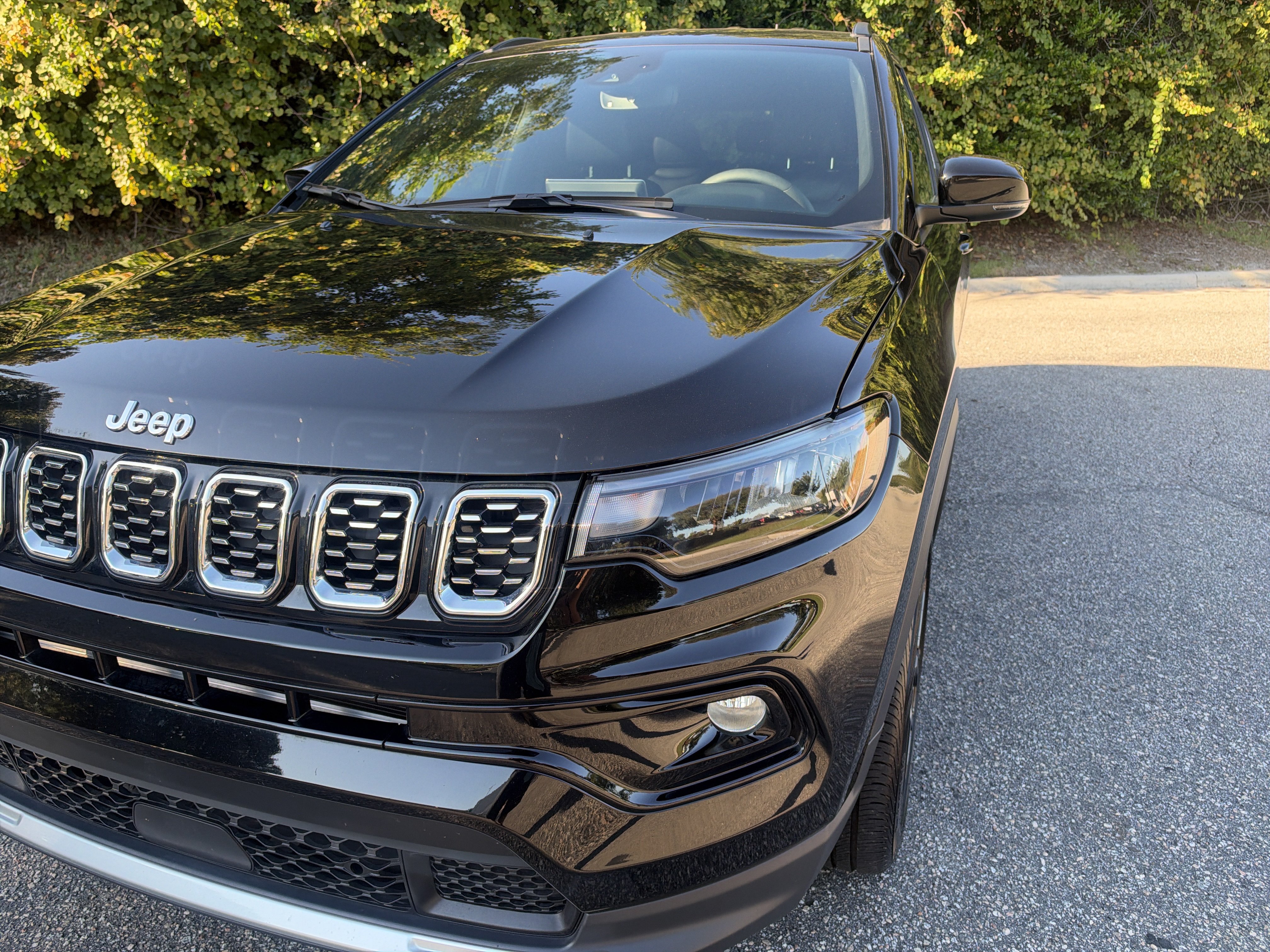 Used 2025 Jeep Compass Limited AWD/4WD image 5