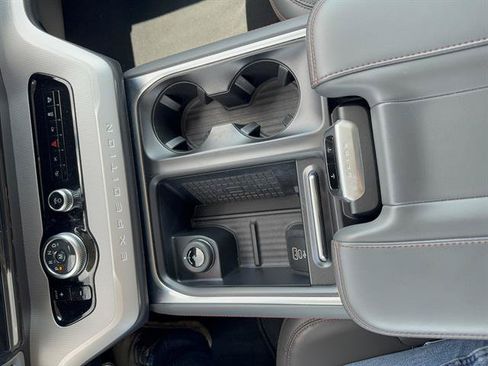 Used 2025 Ford Expedition Active RWD image 13