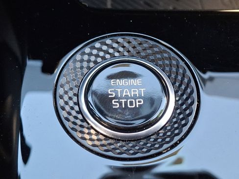 Certified 2025 Kia Niro SX Touring image 24