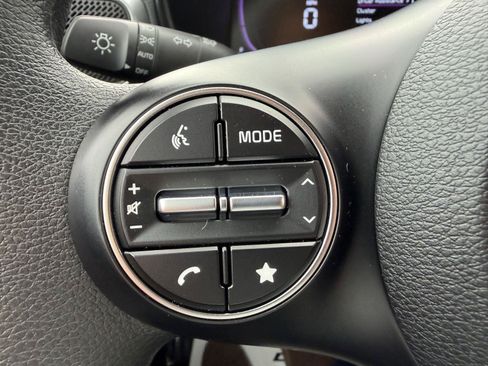 Used 2023 Kia Soul LX w/ LX Technology Package FWD image 13