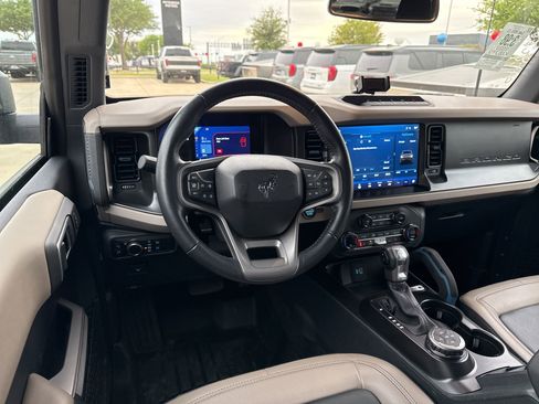 Used 2023 Ford Bronco Wildtrak image 6