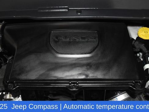Used 2025 Jeep Compass Trailhawk AWD/4WD image 7