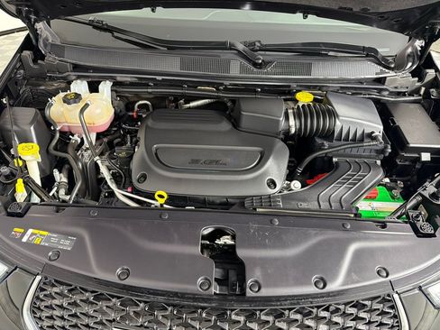 Used 2023 Chrysler Pacifica Touring-L FWD image 26