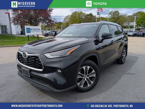 Used 2022 Toyota Highlander XLE AWD/4WD image 1