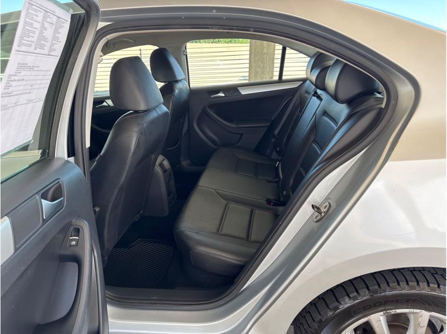 Used 2013 Volkswagen Jetta SE FWD image 11