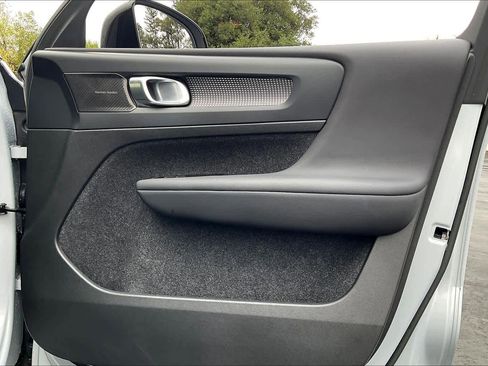 Used 2022 Volvo XC40 P8 Recharge Ultimate image 27