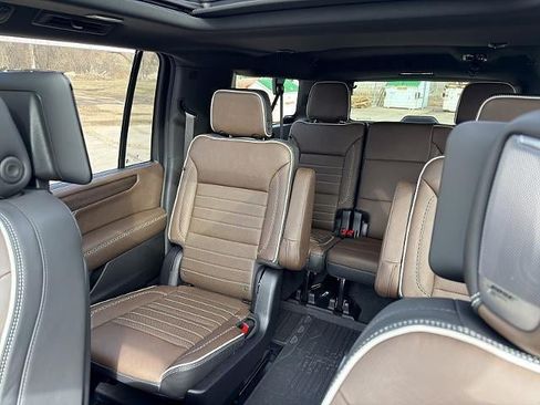 Used 2025 GMC Yukon XL Denali Ultimate w/ LPO, Floor Liner Package AWD/4WD image 39