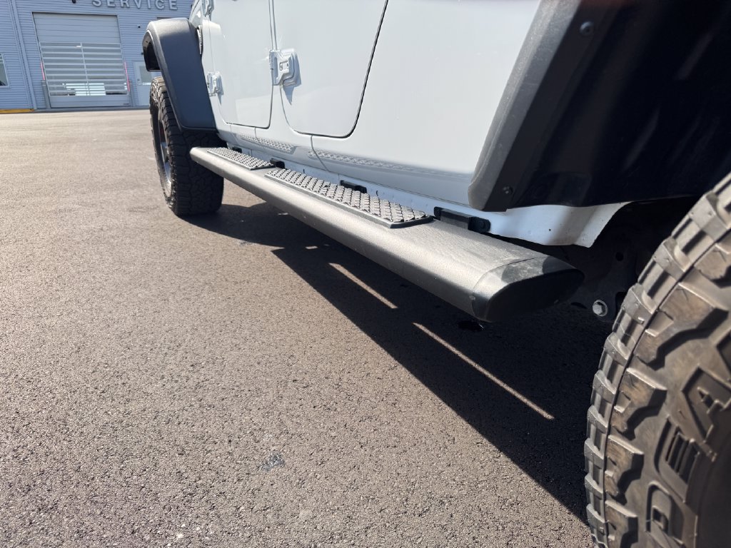 Used 2021 Jeep Gladiator Rubicon AWD/4WD image 16