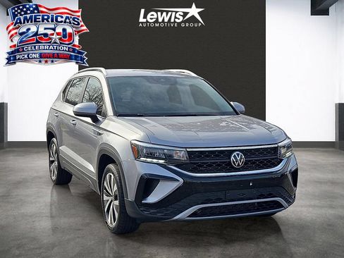 Used 2023 Volkswagen Taos SE FWD image 6