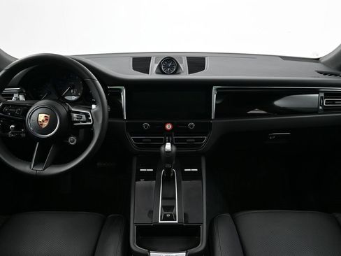Used 2026 Porsche Macan image 9