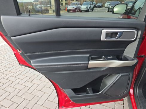 Used 2021 Ford Explorer XLT w/ Equipment Group 202A image 14