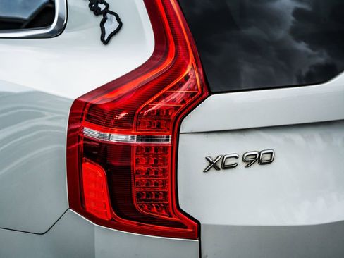 Used 2016 Volvo XC90 T6 Inscription w/ Vision Package AWD/4WD image 8